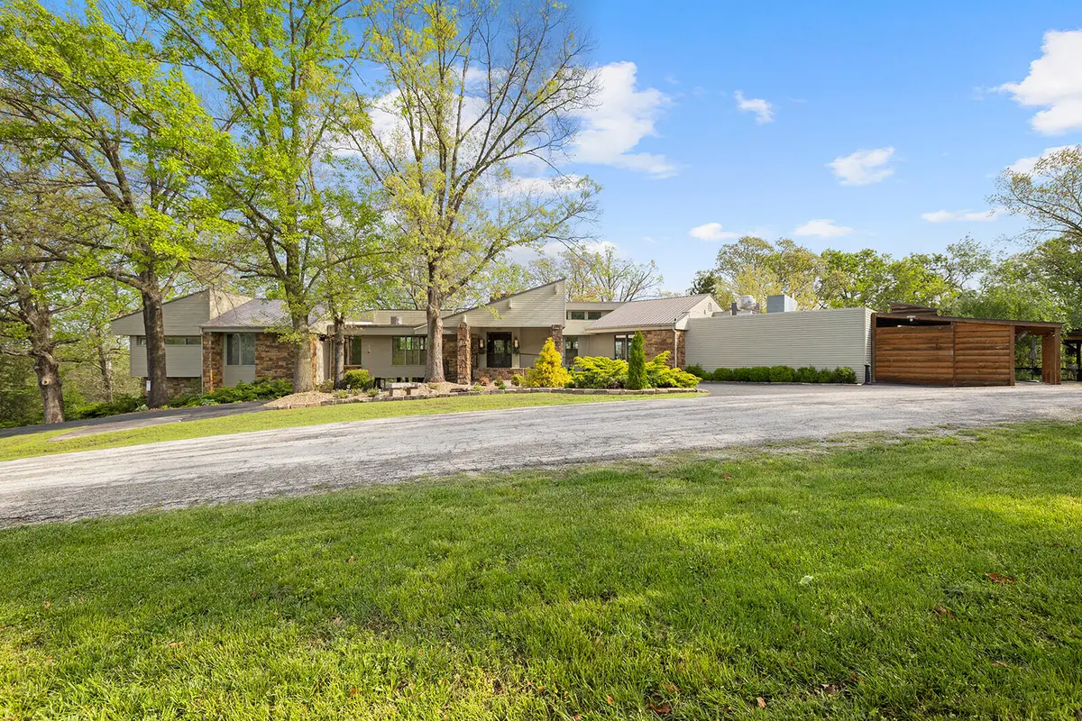 381 W Guin RD, Nixa, MO 65714