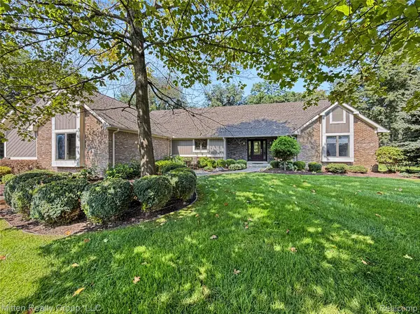 6762 Corrigan DR, Hamburg Township, MI 48116