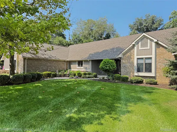 6762 Corrigan DR, Hamburg Township, MI 48116