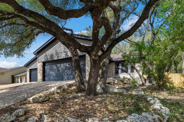 253 Mooring CIR #B, Lakeway, TX 78734