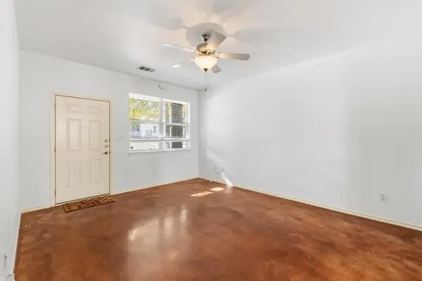 512 Eberhart LN #1905, Austin, TX 78745
