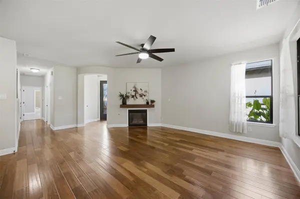 4332 Teravista Club DR #9, Round Rock, TX 78665