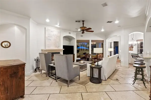18 Hedgebrook WAY, The Hills, TX 78738