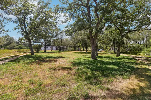 716 W County Road 109 RD, Leesville, TX 78122