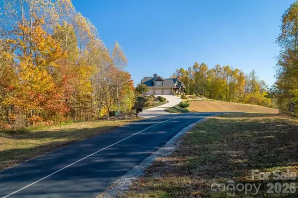 1638 Johns Ridge Pkwy #144, Lenoir, NC 28645