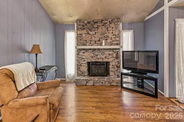 51 Rising Meadow LN, Mills River, NC 28759