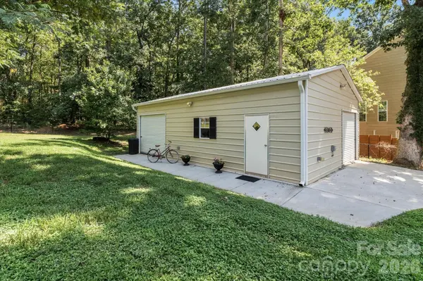 6168 Neptune DR, Denver, NC 28037
