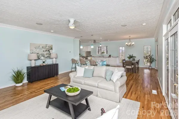 111 Sunny Ridge DR, Asheville, NC 28804