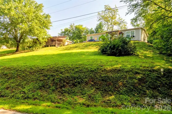 30 & 32 W Skyland CIR, Asheville, NC 28804