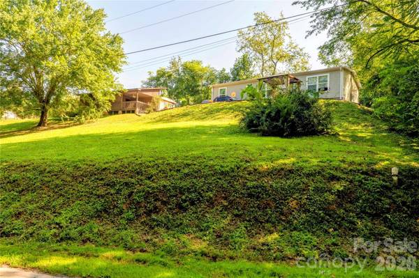 30 & 32 W Skyland CIR, Asheville, NC 28804
