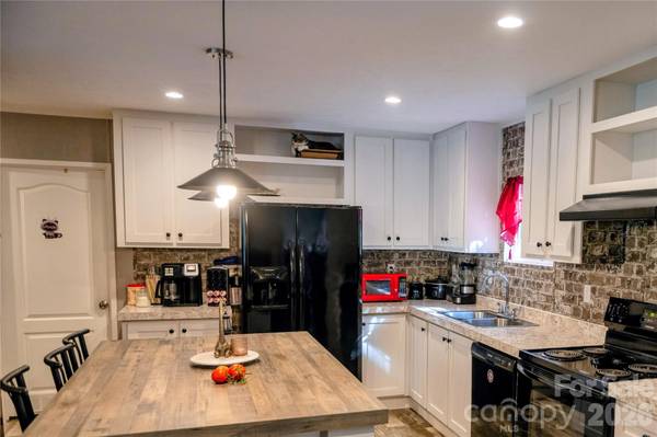 30 & 32 W Skyland CIR, Asheville, NC 28804
