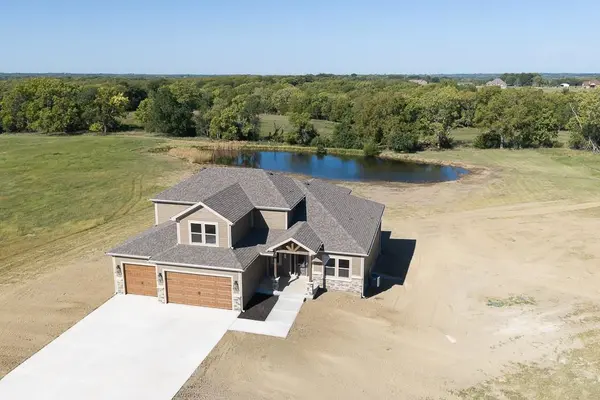 17924 235th ST, Tonganoxie, KS 66086