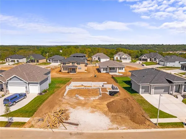 25032 W 141st TER, Olathe, KS 66061