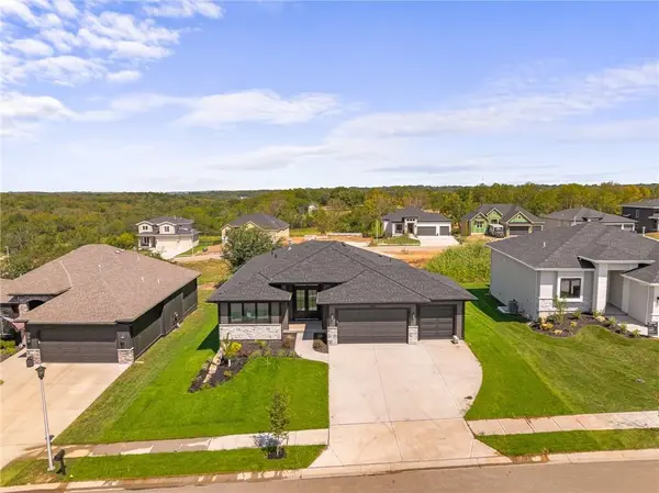 25152 W 141st TER, Olathe, KS 66061