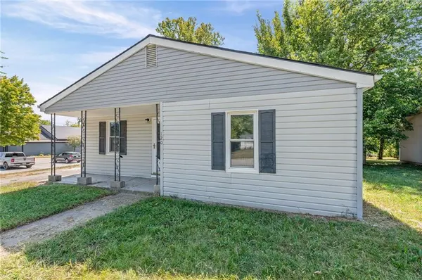 120 E 6th ST, Tonganoxie, KS 66086