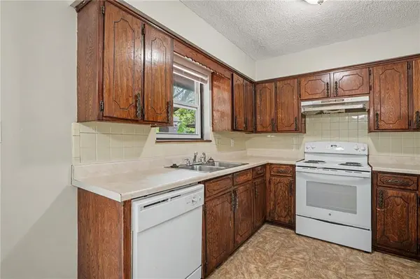 920-922 NW 13th ST, Blue Springs, MO 64015