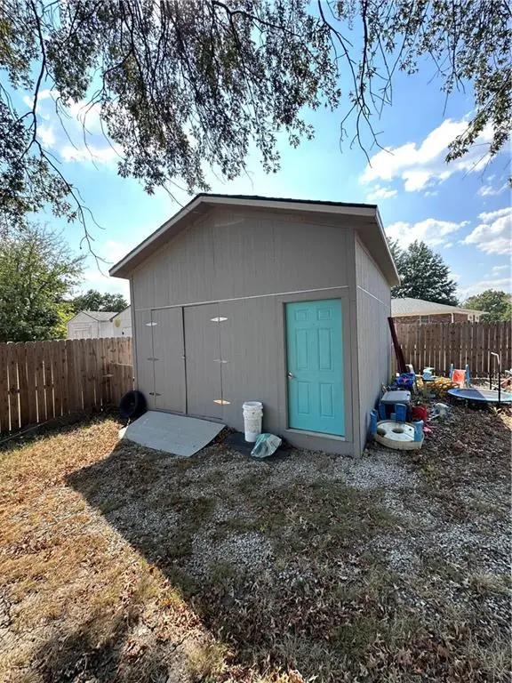 512 Westwood DR, Coffeyville, KS 67337