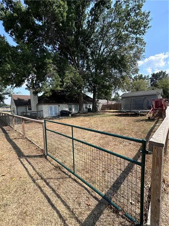 512 Westwood DR, Coffeyville, KS 67337