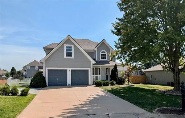 953 NW Maplewood CT, Grain Valley, MO 64029