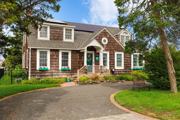 1 Dewey AVE, Amityville, NY 11701
