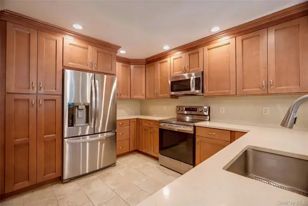 13 Pine ST, Huntington, NY 11743