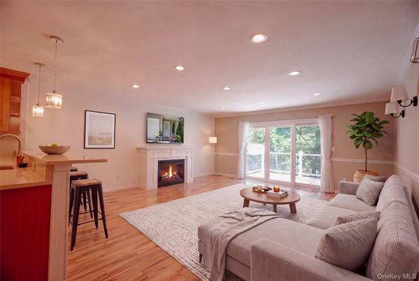 13 Pine ST, Huntington, NY 11743