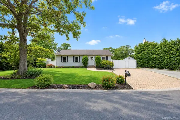 18 Hillcrest RD, Rocky Point, NY 11778