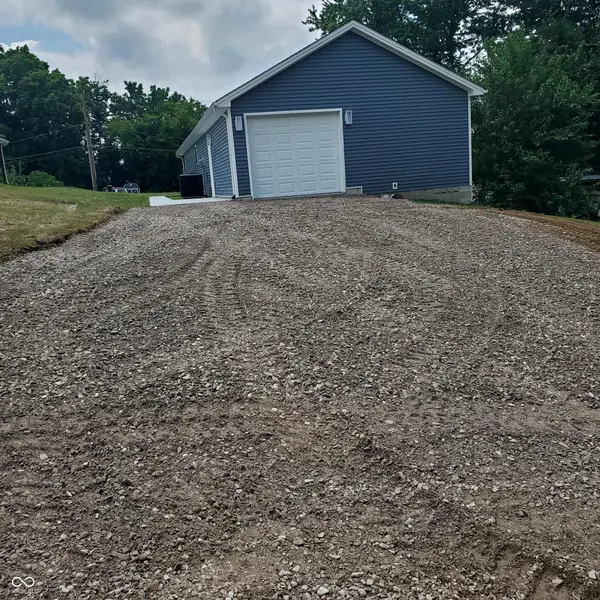 1109 W Vine ST, Brownstown, IN 47220