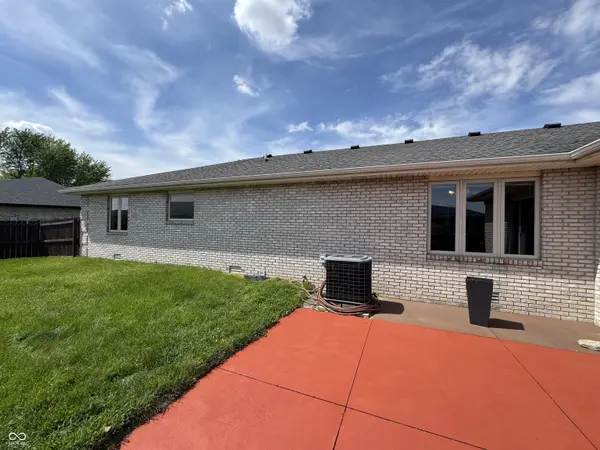 2725 Falcon CT, Seymour, IN 47274