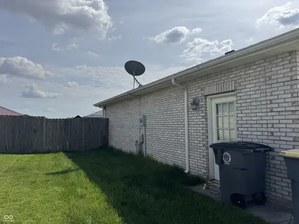 2725 Falcon CT, Seymour, IN 47274