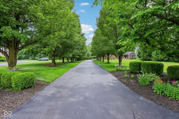 8301 Cooper LN, Zionsville, IN 46077