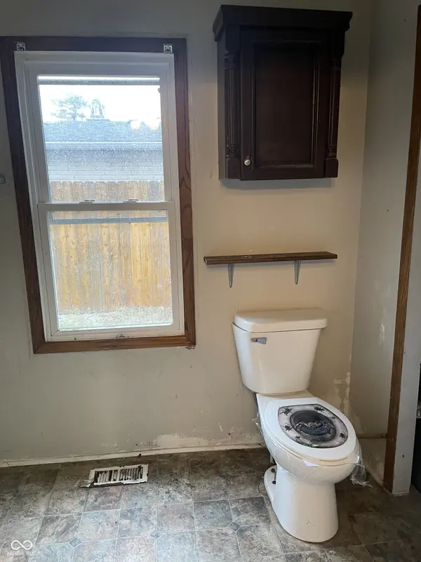 32 N McCullum ST, Knightstown, IN 46148
