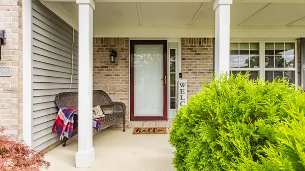10122 Sedgehill DR, Indianapolis, IN 46239