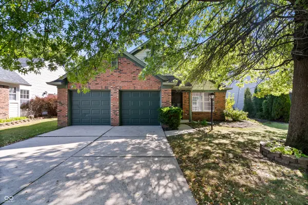 9716 Spruce LN, Fishers, IN 46038
