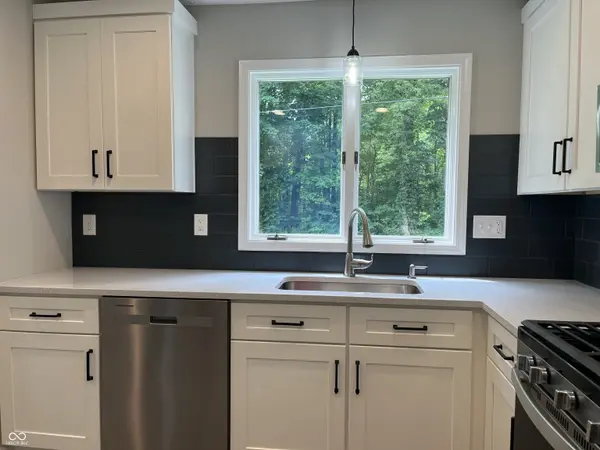 7 Holmes CT, Greenfield, IN 46140