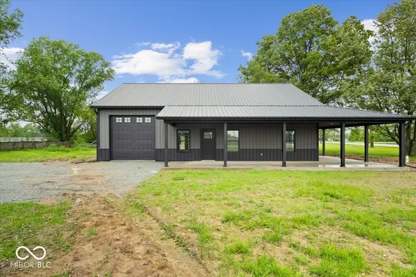 8237 S 100 E, Markleville, IN 46056