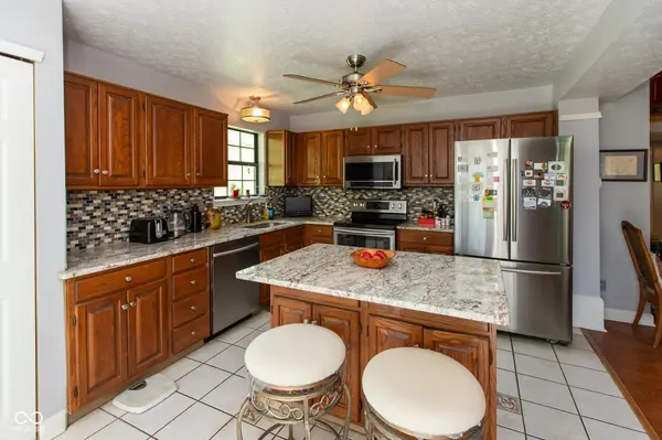 517 Amberleaf TRL, Westfield, IN 46074