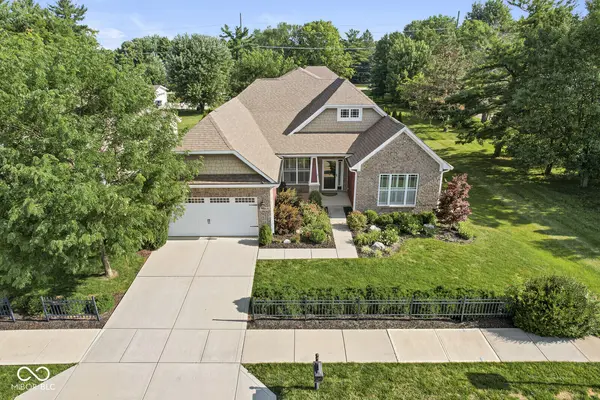 11864 Avedon DR, Zionsville, IN 46077