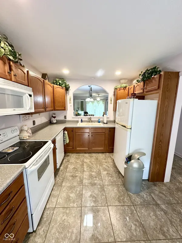 1003 Hilltop Commons BLVD, Whiteland, IN 46184