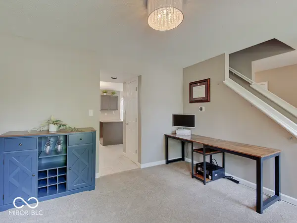 9005 Glass Chimney LN, Fishers, IN 46037
