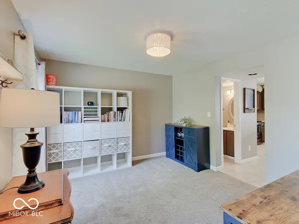 9005 Glass Chimney LN, Fishers, IN 46037