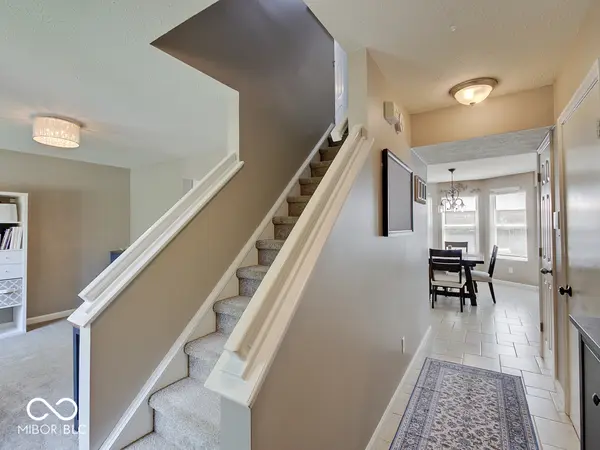 9005 Glass Chimney LN, Fishers, IN 46037