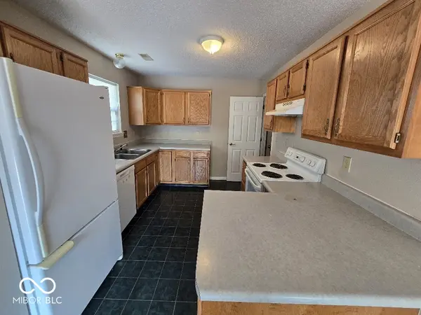 8853 Stonewall DR, Indianapolis, IN 46231