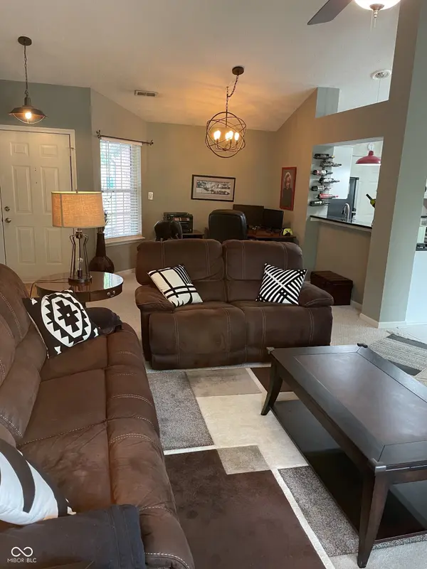 11109 Lake Run DR, Fishers, IN 46038