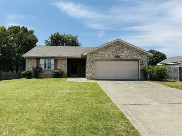 1018 Stonelilly DR, Jeffersonville, IN 47130