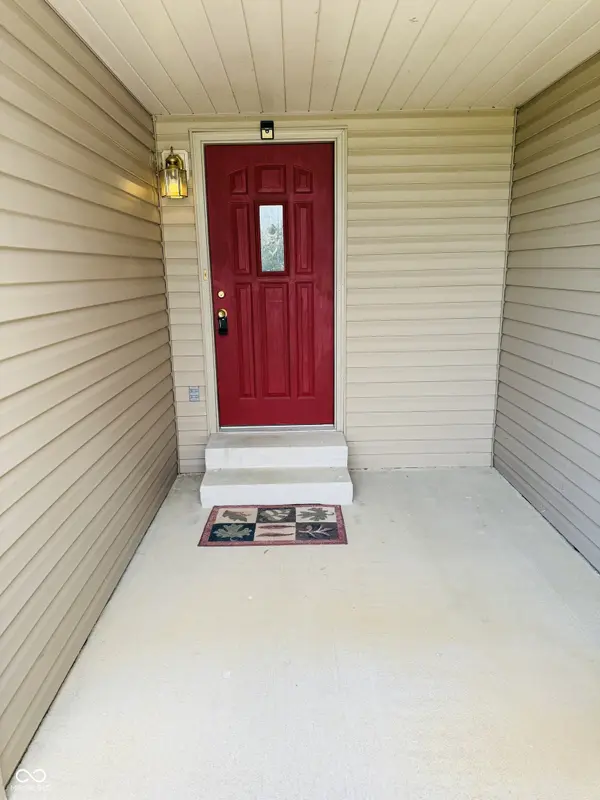 1018 Stonelilly DR, Jeffersonville, IN 47130