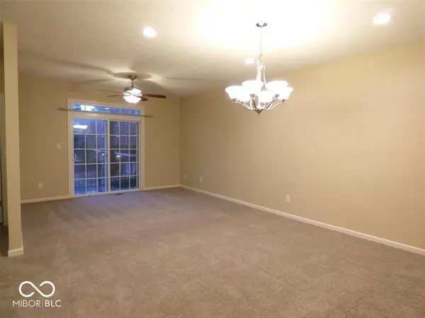 11915 Kelso DR #2, Zionsville, IN 46077