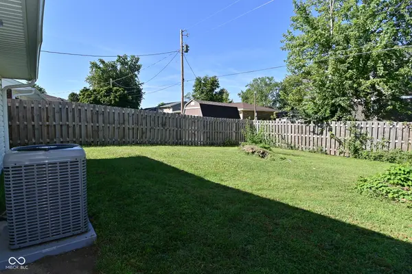 180 Briar Hill DR, Whiteland, IN 46184