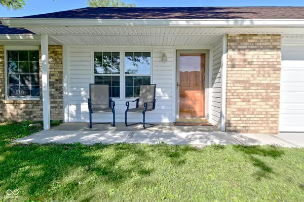 180 Briar Hill DR, Whiteland, IN 46184