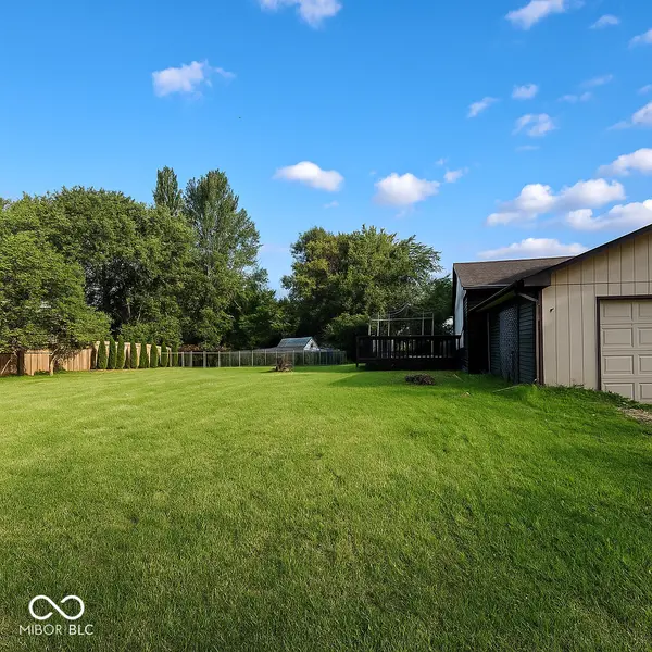 8807 Powderhorn LN, Indianapolis, IN 46256